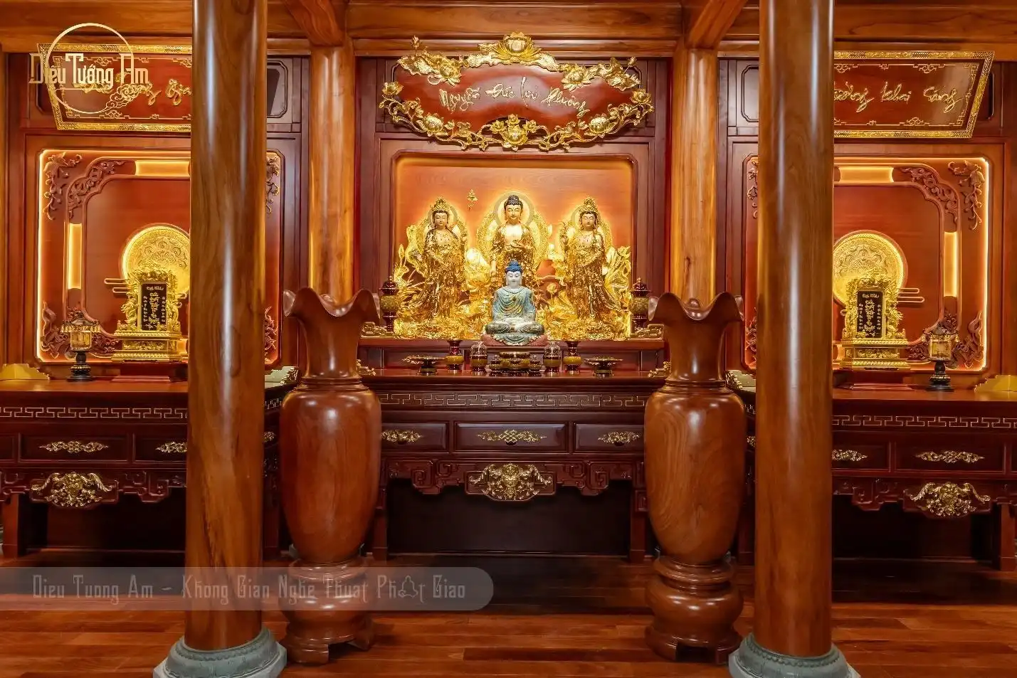 Tư đường Nguyễn Đức Lưu Phương bằng gỗ chạm khắc